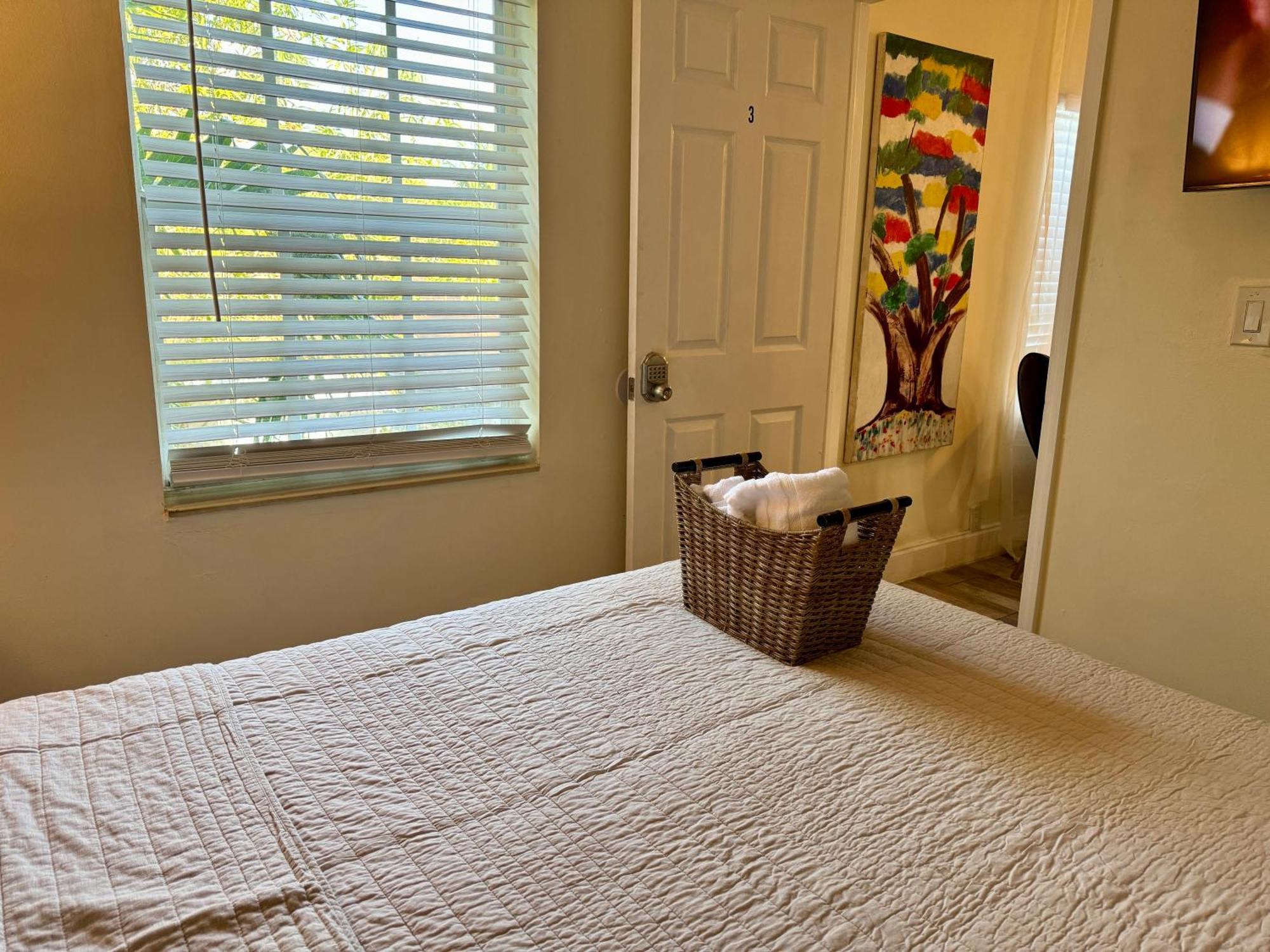 Private Rooms At Miami Centrally Located With Free Parking ภายนอก รูปภาพ