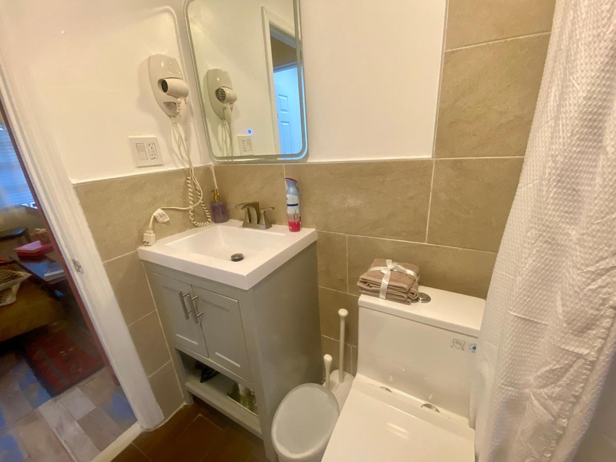 Private Rooms At Miami Centrally Located With Free Parking ภายนอก รูปภาพ