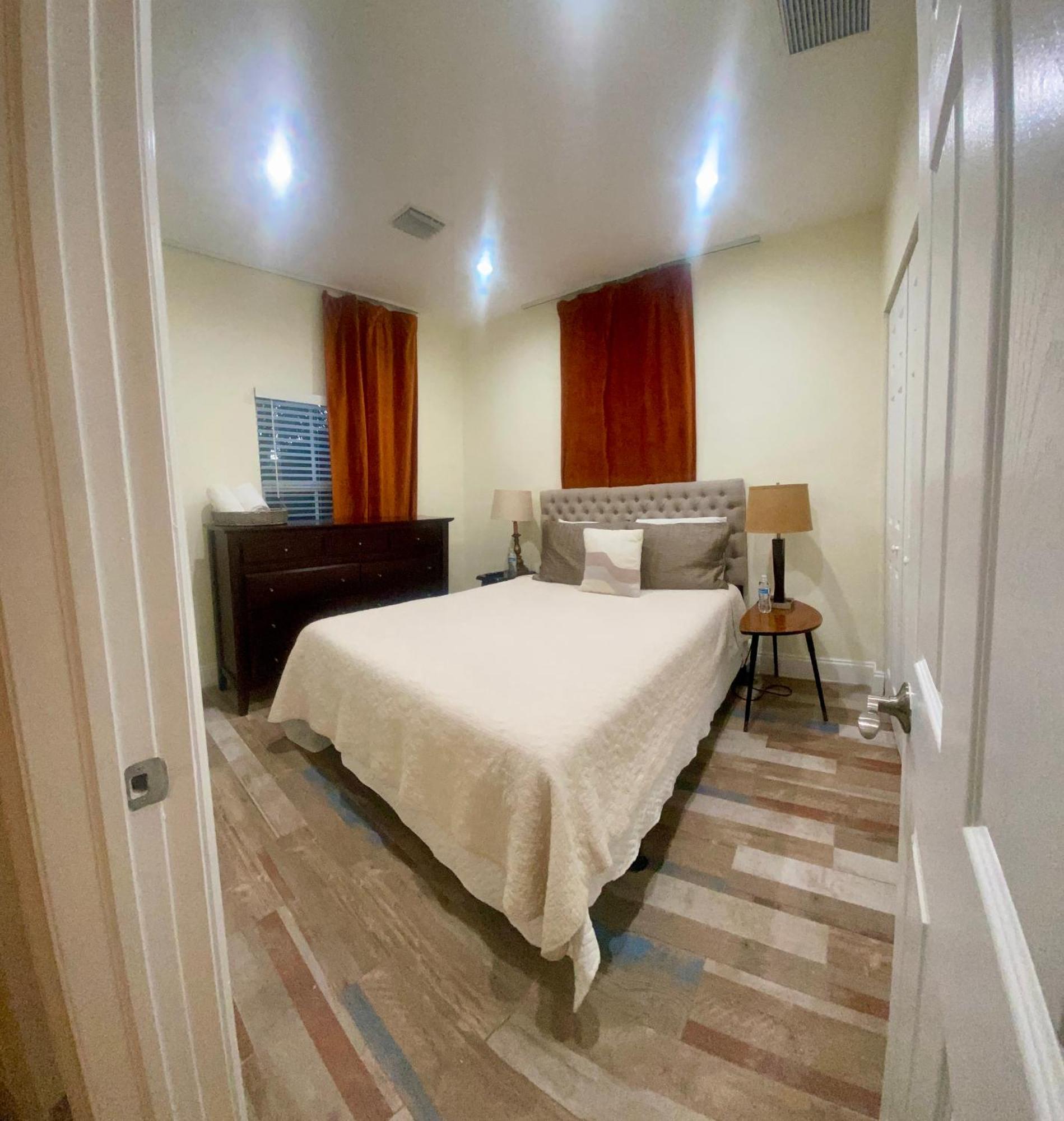 Private Rooms At Miami Centrally Located With Free Parking ภายนอก รูปภาพ