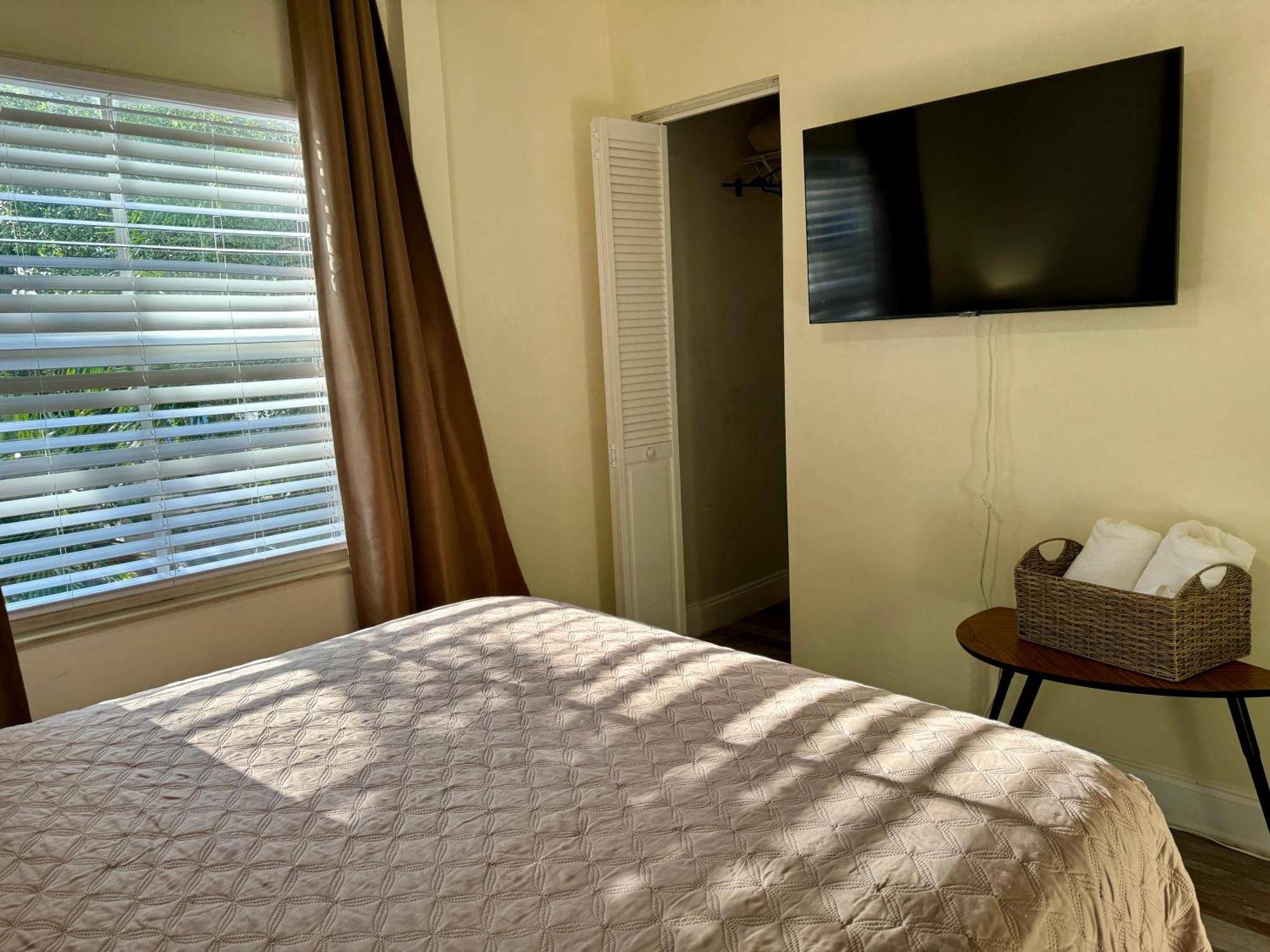 Private Rooms At Miami Centrally Located With Free Parking ภายนอก รูปภาพ