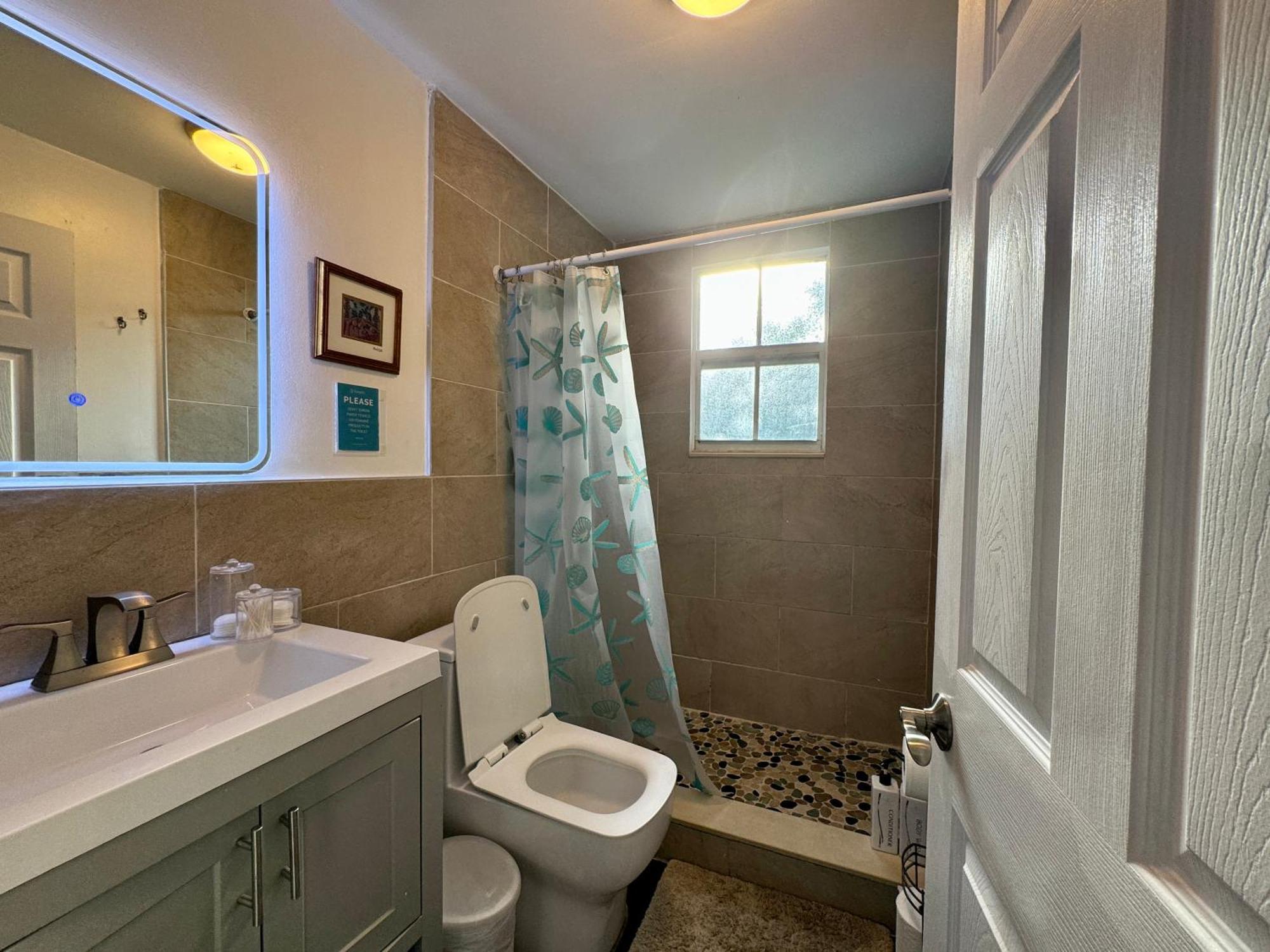 Private Rooms At Miami Centrally Located With Free Parking ภายนอก รูปภาพ