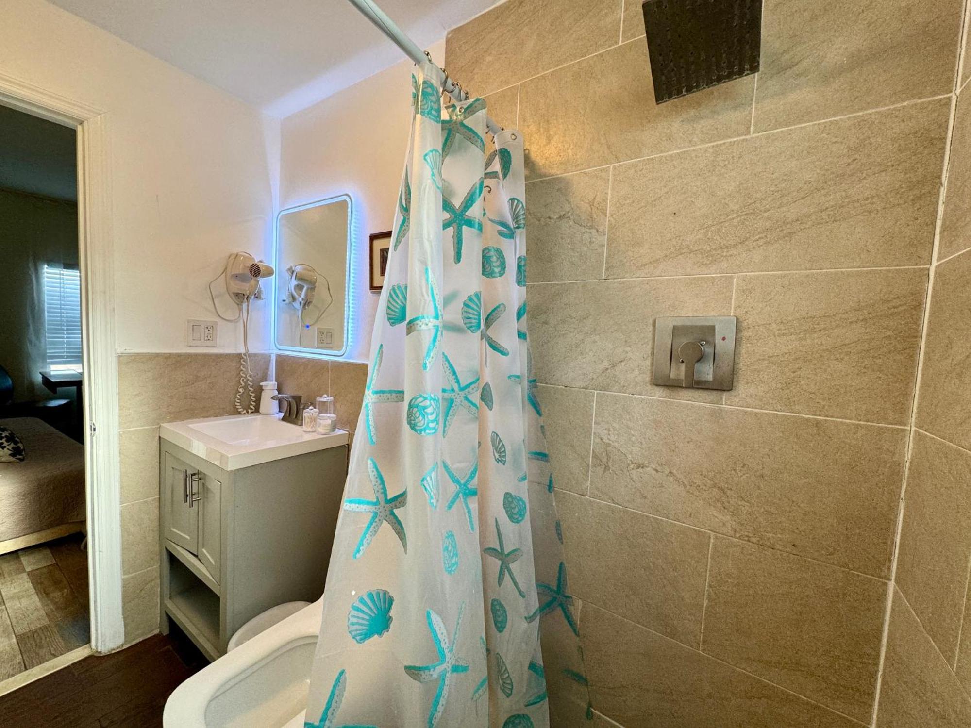 Private Rooms At Miami Centrally Located With Free Parking ภายนอก รูปภาพ