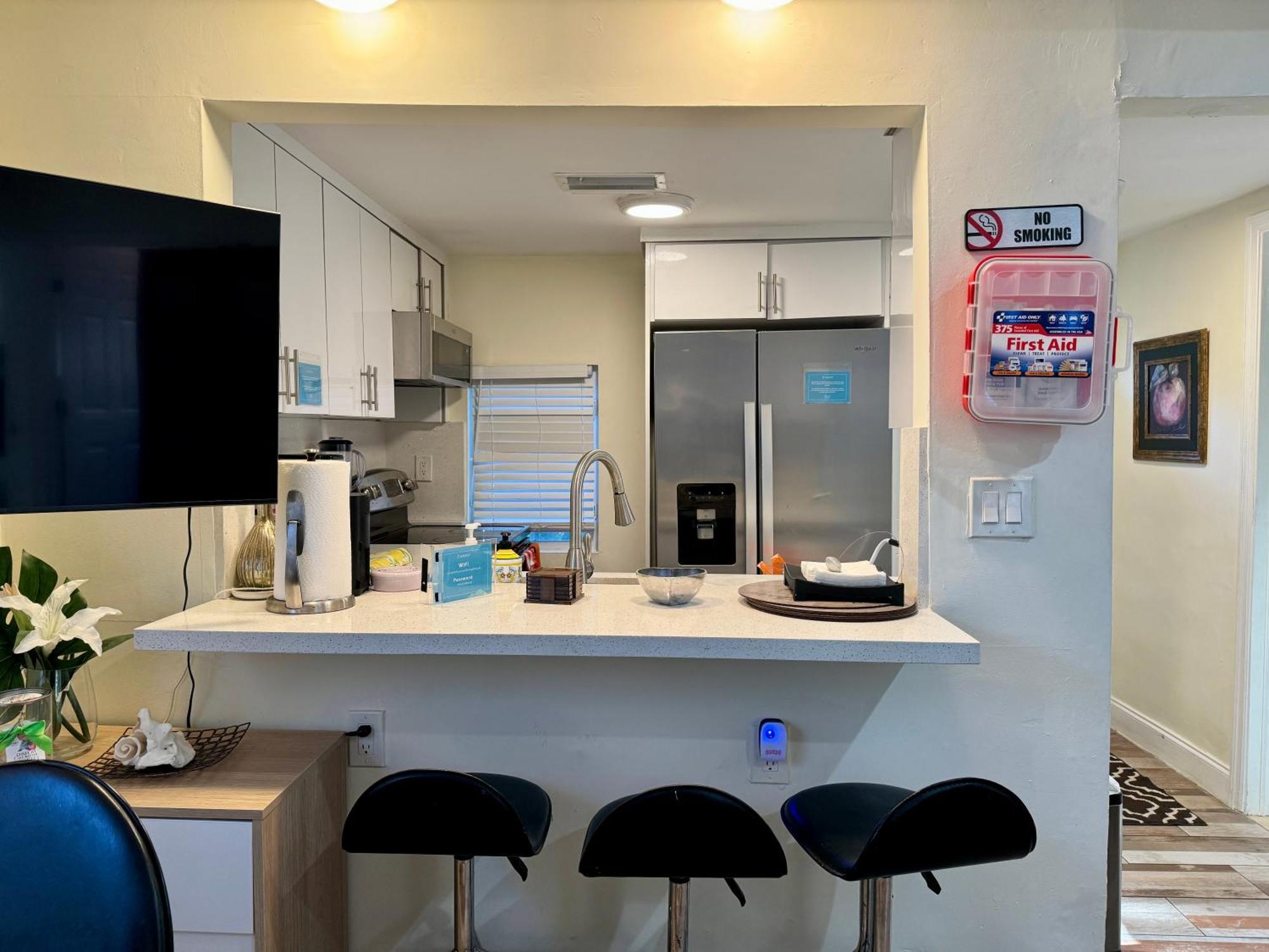 Private Rooms At Miami Centrally Located With Free Parking ภายนอก รูปภาพ